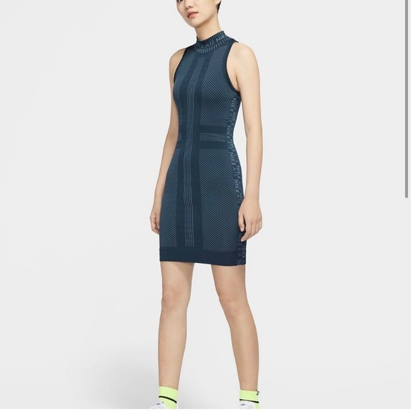 Nike Dresses & Skirts - NWOT- Nike Air seamless and sleeveless dress with mock collar, Medium